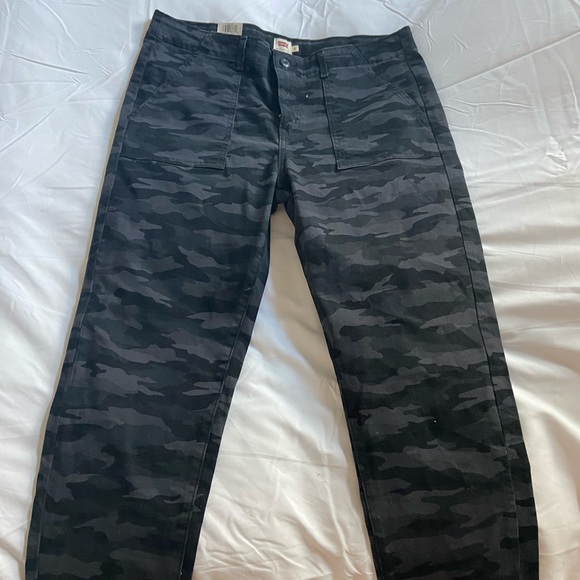 Levi’s - Picture 1 of 2